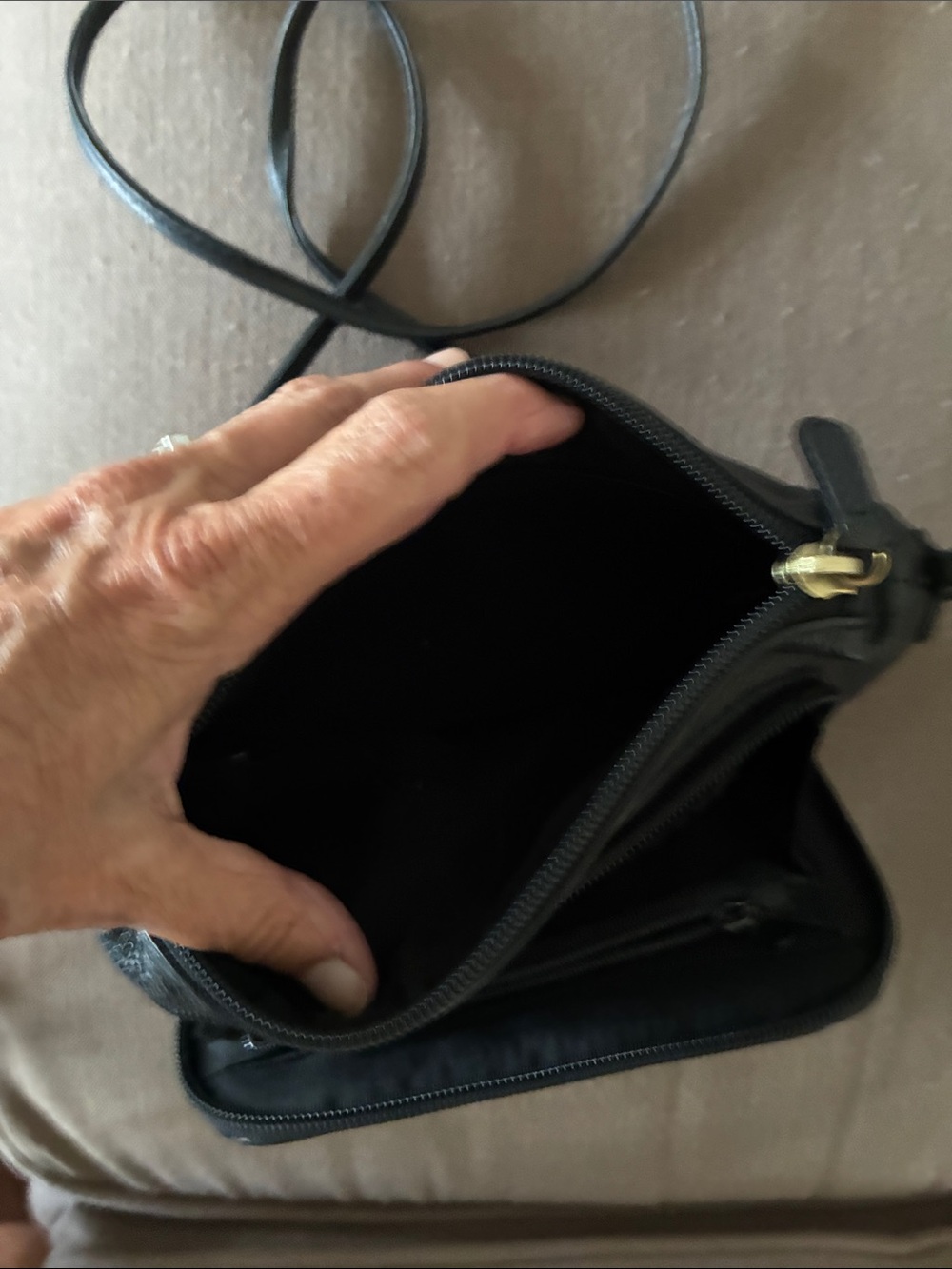 Black dainty Stone Mountain leather purse - Picture 7 of 13